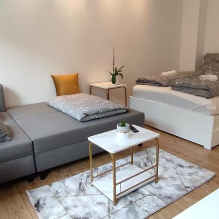 Privatzimmer-2 In Ruhiger Lage 9Min Von Hbh Neurenberg Buitenkant foto